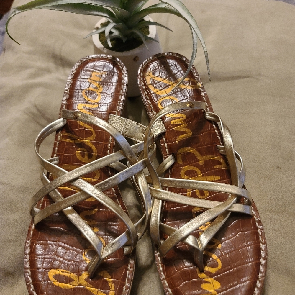 Classy Sam Edelman gold wedges